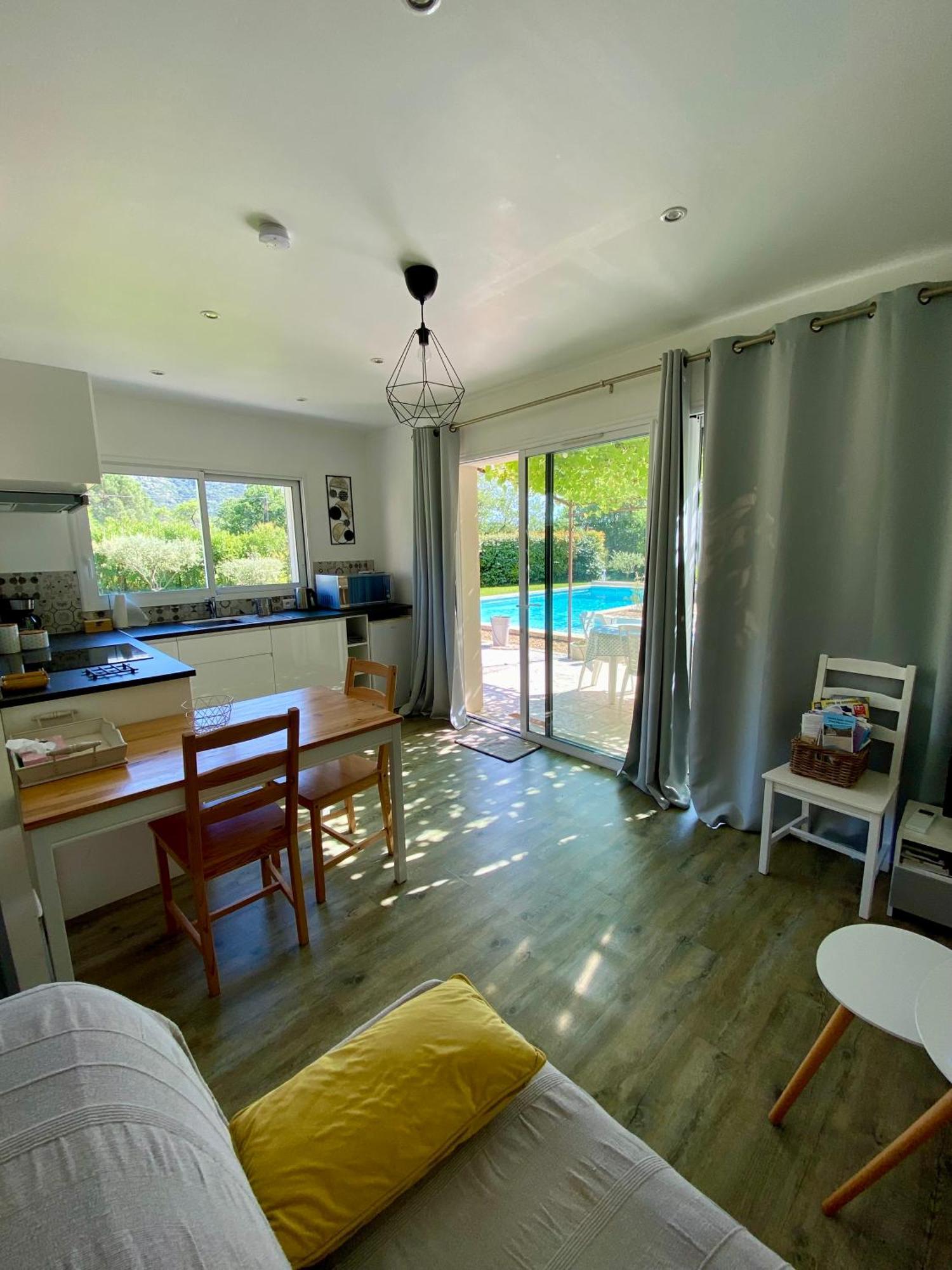 La Petite Maison Robion en Luberon Szoba fotó